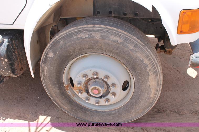 image for item L4286 1994 International 4900 flatbed truck