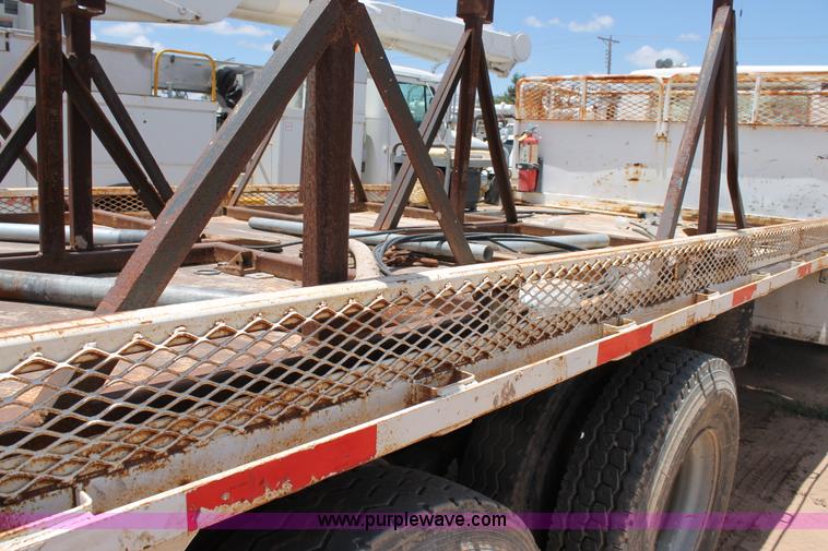 image for item L4286 1994 International 4900 flatbed truck