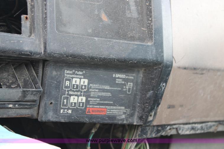 image for item L4286 1994 International 4900 flatbed truck