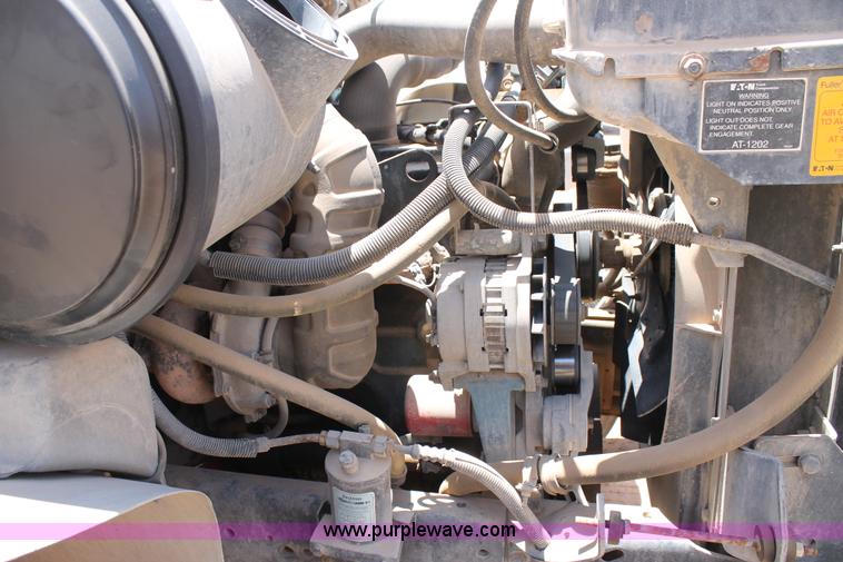 image for item L4286 1994 International 4900 flatbed truck