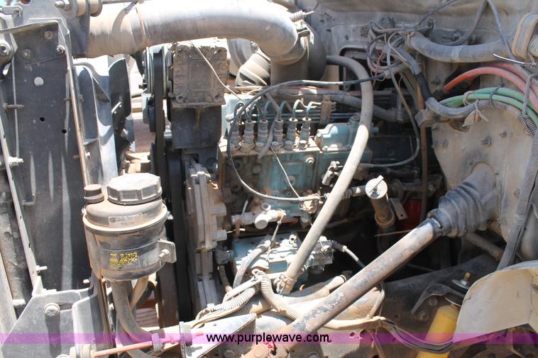 image for item L4286 1994 International 4900 flatbed truck