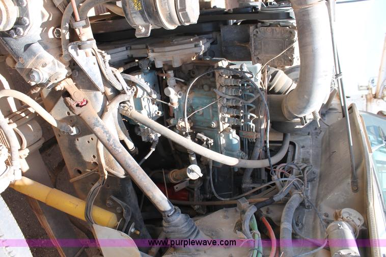 image for item L4286 1994 International 4900 flatbed truck