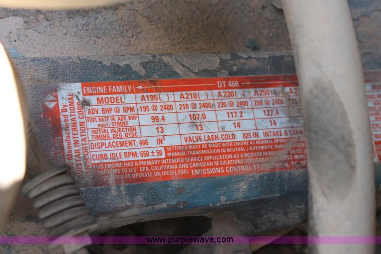 image for item L4286 1994 International 4900 flatbed truck