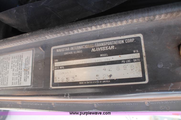 image for item L4286 1994 International 4900 flatbed truck