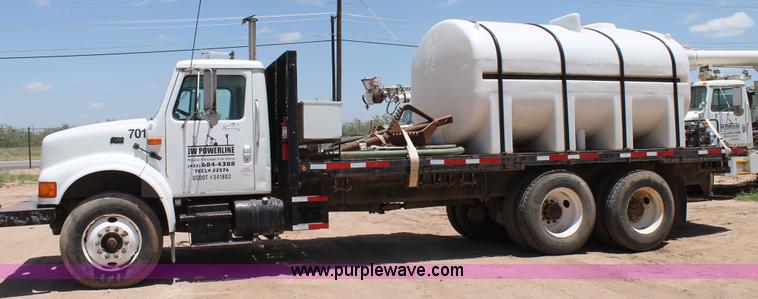 image for item L4288 1996 International 4900 flatbed truck