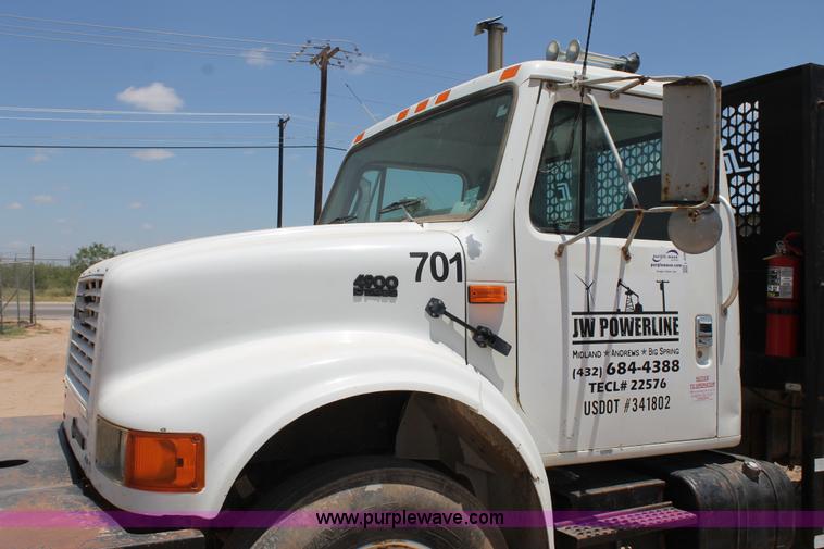 image for item L4288 1996 International 4900 flatbed truck