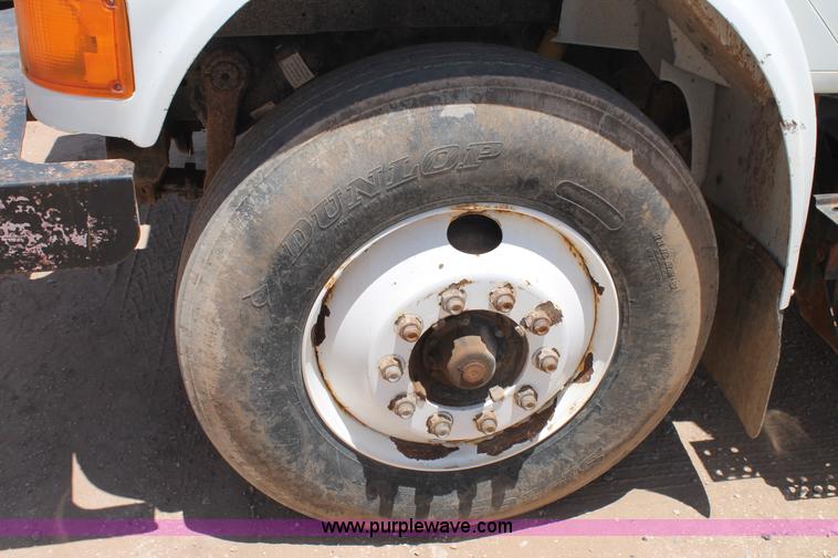 image for item L4288 1996 International 4900 flatbed truck