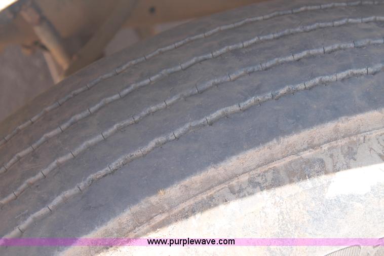 image for item L4288 1996 International 4900 flatbed truck