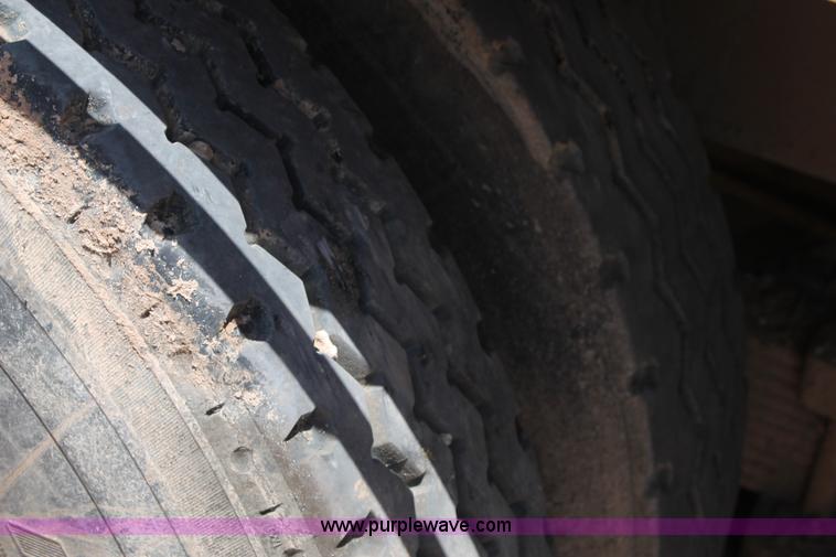 image for item L4288 1996 International 4900 flatbed truck