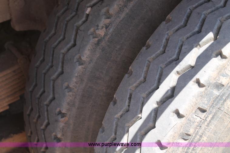 image for item L4288 1996 International 4900 flatbed truck