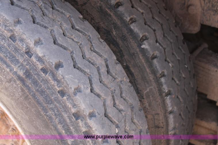 image for item L4288 1996 International 4900 flatbed truck