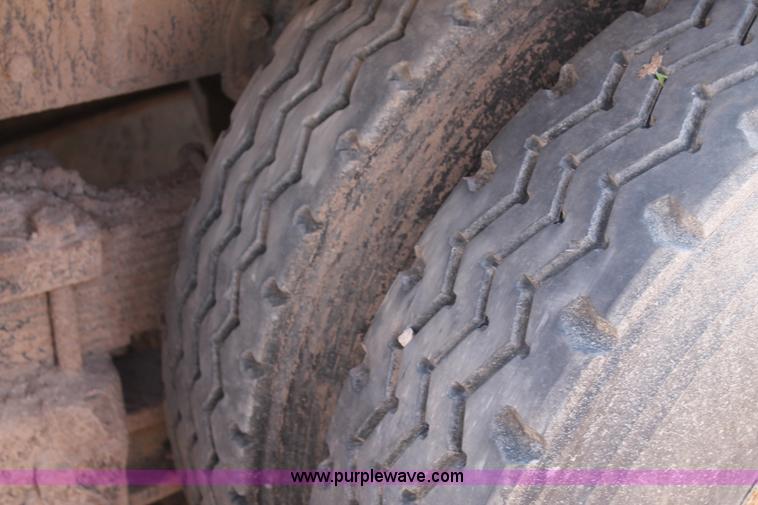 image for item L4288 1996 International 4900 flatbed truck