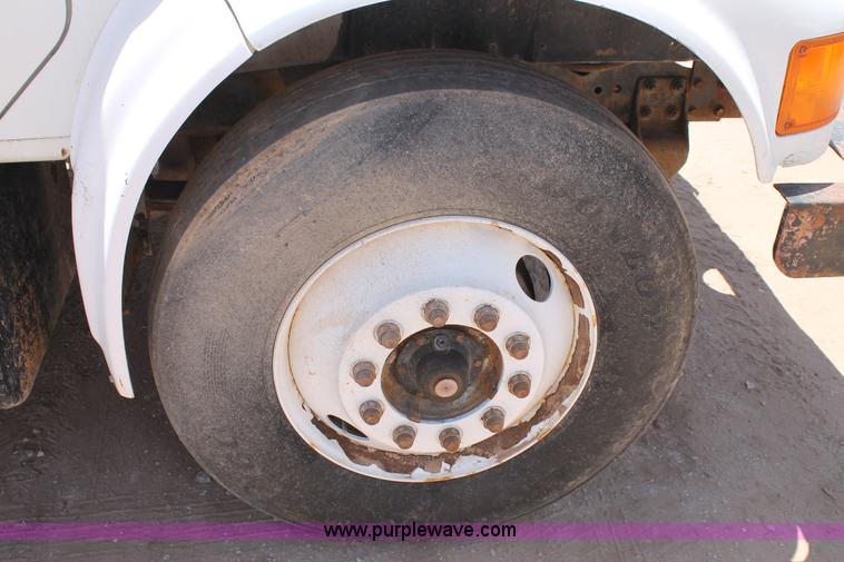 image for item L4288 1996 International 4900 flatbed truck