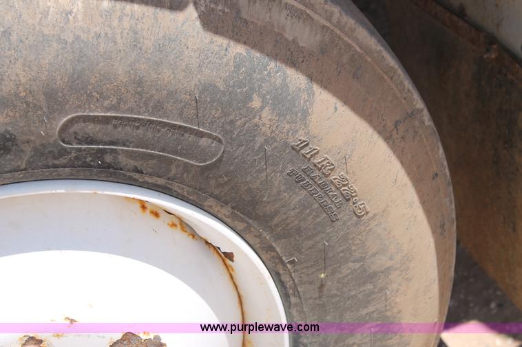 image for item L4288 1996 International 4900 flatbed truck