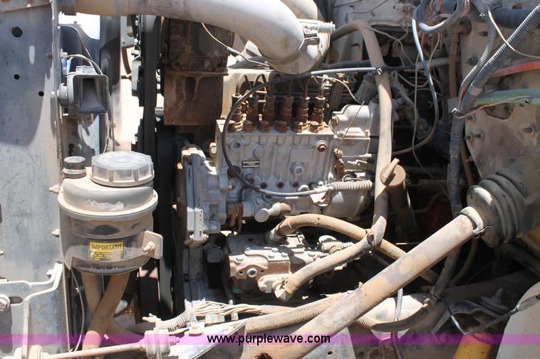 image for item L4288 1996 International 4900 flatbed truck