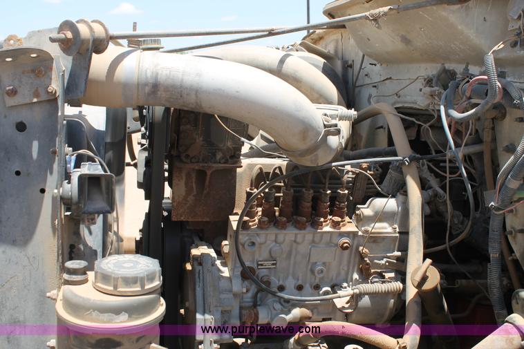 image for item L4288 1996 International 4900 flatbed truck