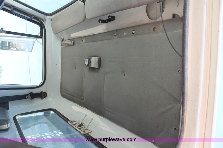 image for item L4288 1996 International 4900 flatbed truck