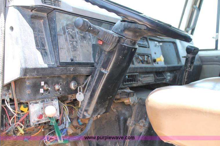 image for item L4288 1996 International 4900 flatbed truck