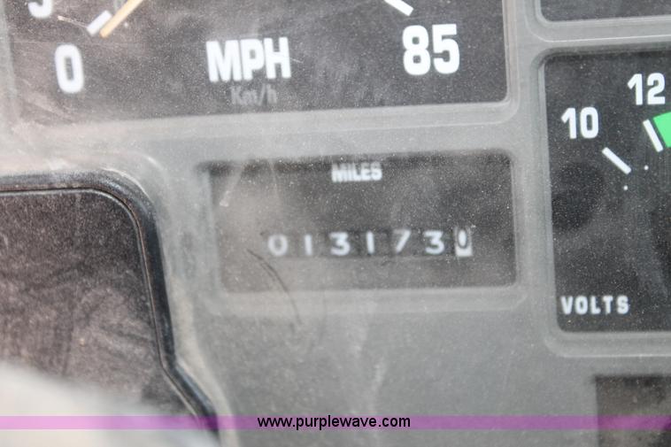 image for item L4288 1996 International 4900 flatbed truck