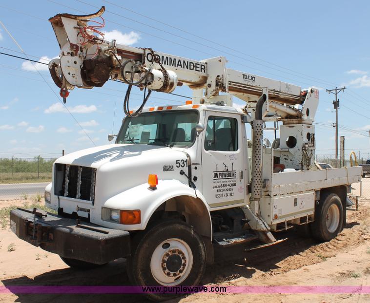 image for item L4289 2002 International 4800 digger derrick truck