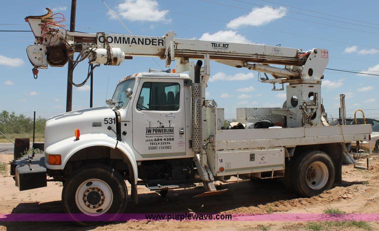image for item L4289 2002 International 4800 digger derrick truck