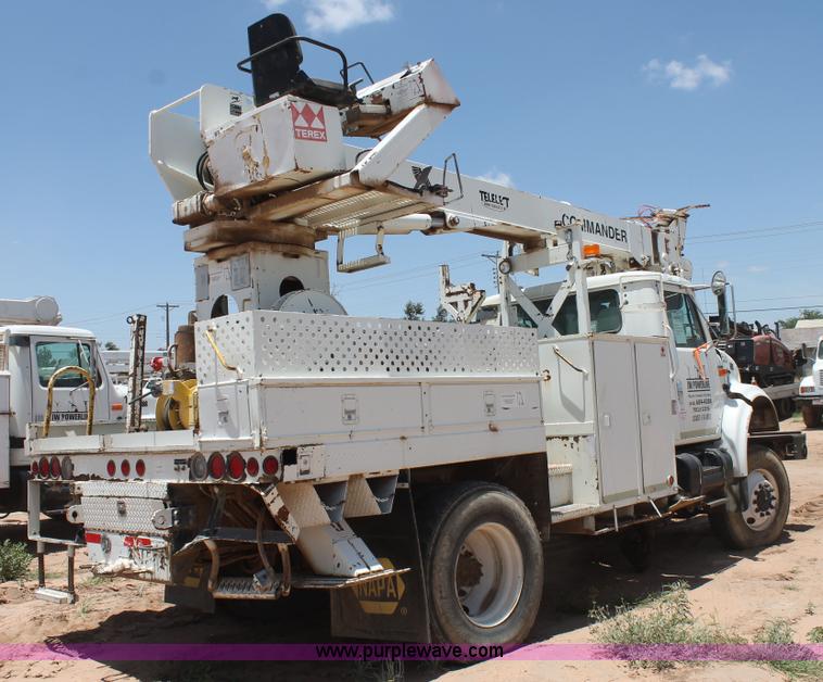 image for item L4289 2002 International 4800 digger derrick truck