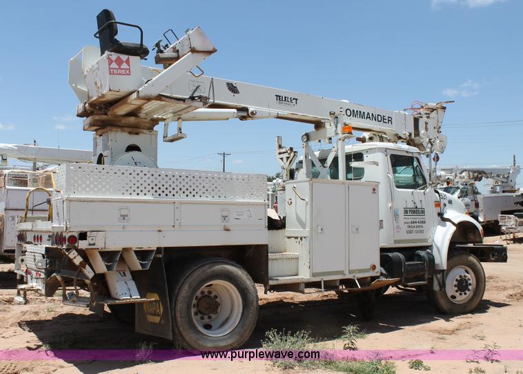 image for item L4289 2002 International 4800 digger derrick truck