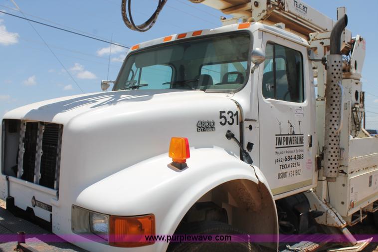 image for item L4289 2002 International 4800 digger derrick truck