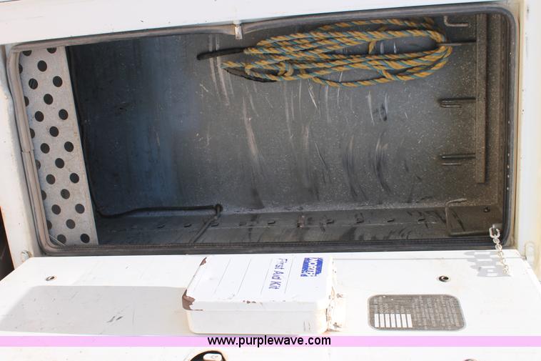 image for item L4289 2002 International 4800 digger derrick truck