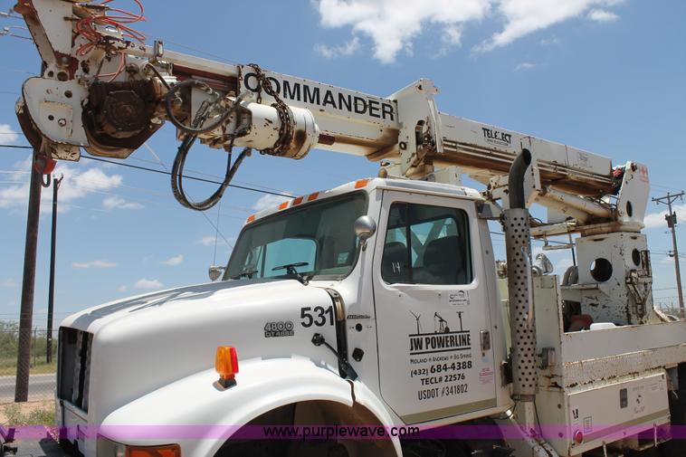 image for item L4289 2002 International 4800 digger derrick truck