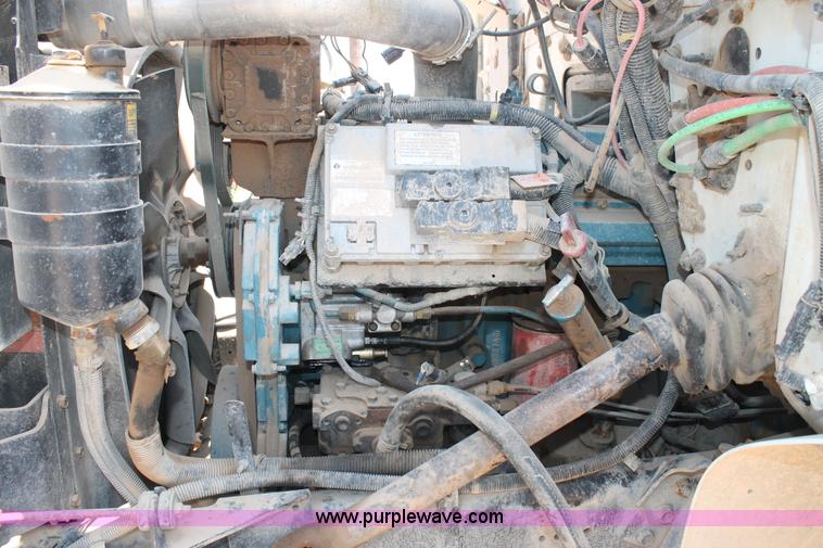 image for item L4289 2002 International 4800 digger derrick truck