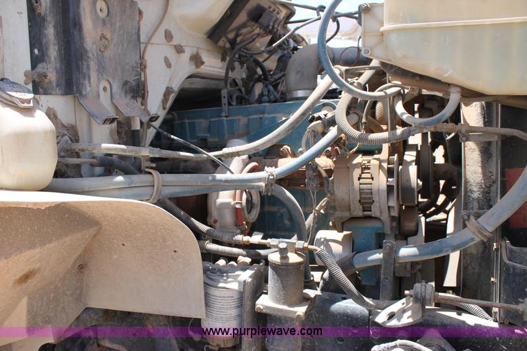 image for item L4289 2002 International 4800 digger derrick truck