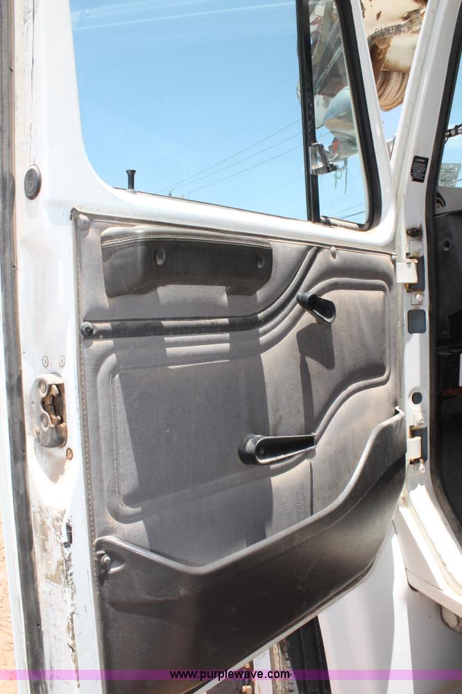 image for item L4289 2002 International 4800 digger derrick truck