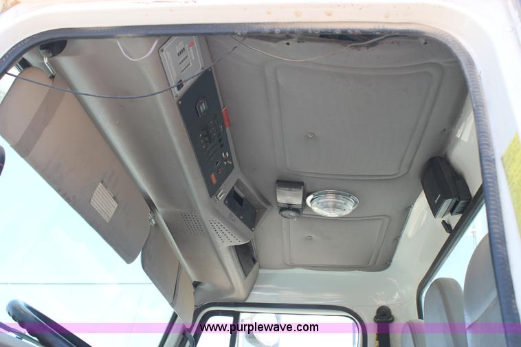 image for item L4289 2002 International 4800 digger derrick truck