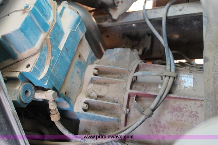 image for item L4289 2002 International 4800 digger derrick truck