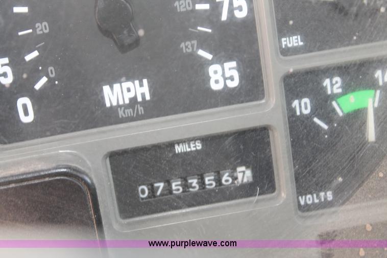 image for item L4289 2002 International 4800 digger derrick truck