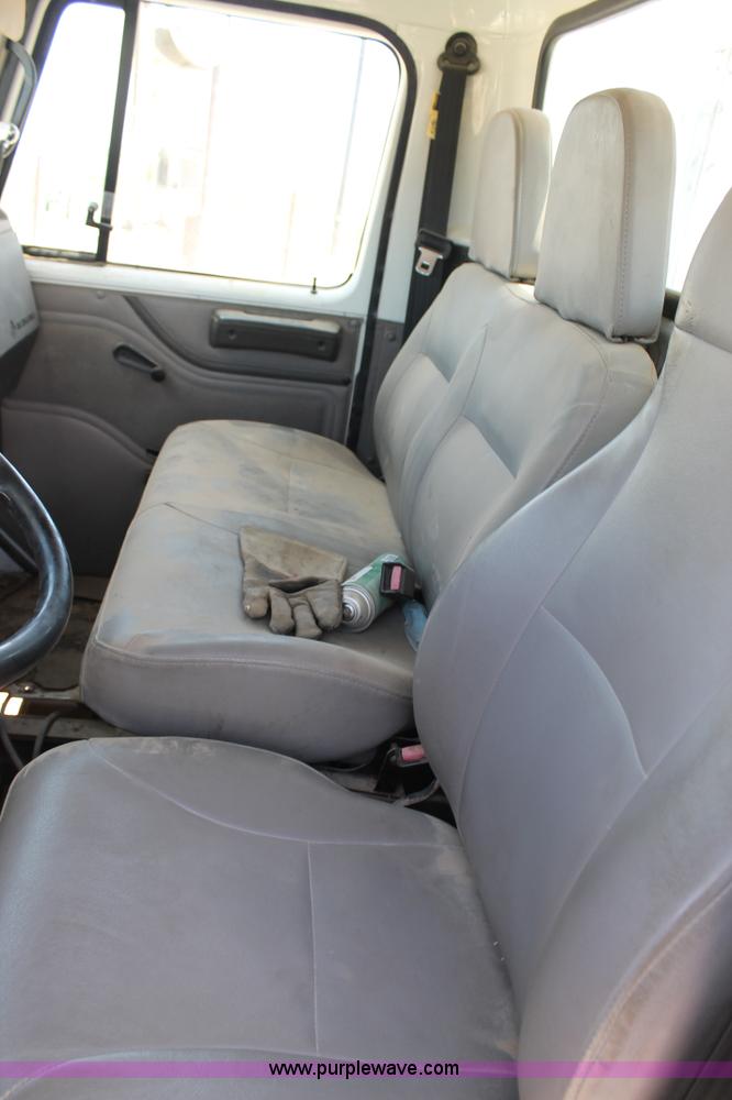 image for item L4289 2002 International 4800 digger derrick truck