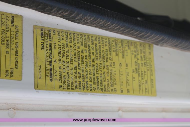 image for item L4289 2002 International 4800 digger derrick truck