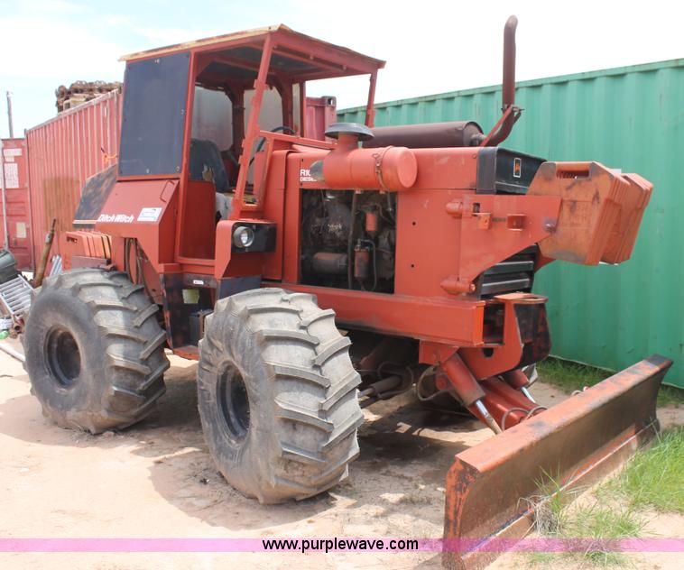 image for item L4304 1978 Ditch Witch R100D trencher