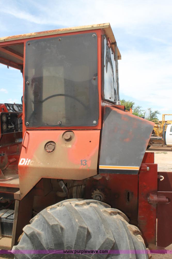 image for item L4304 1978 Ditch Witch R100D trencher