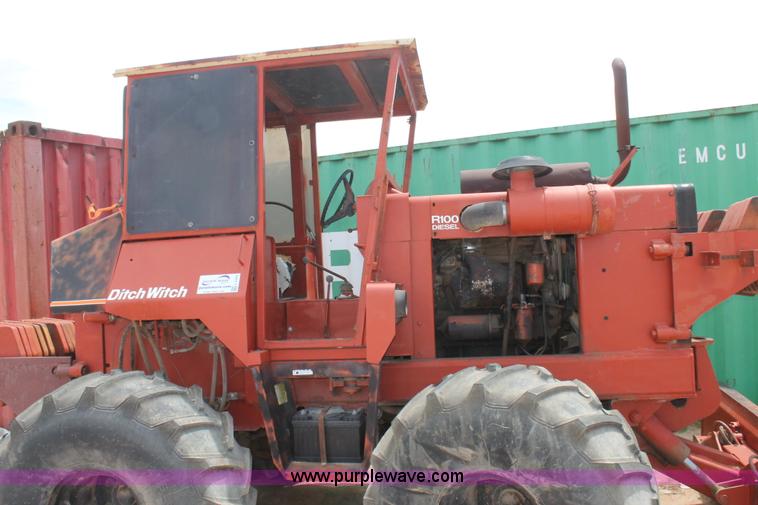 image for item L4304 1978 Ditch Witch R100D trencher