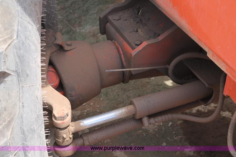 image for item L4304 1978 Ditch Witch R100D trencher