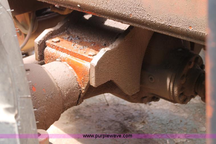 image for item L4304 1978 Ditch Witch R100D trencher