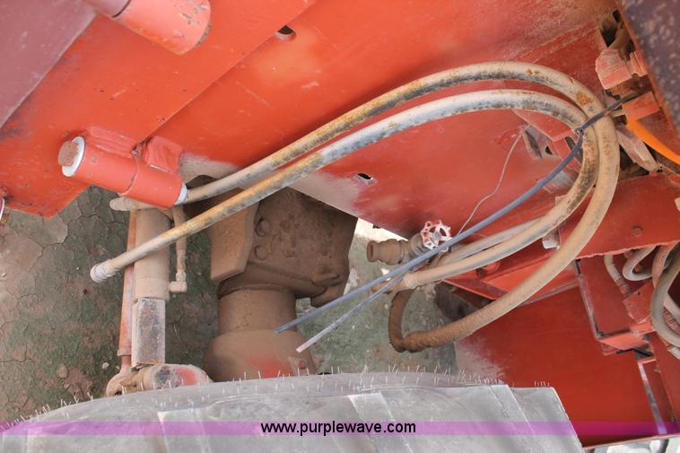 image for item L4304 1978 Ditch Witch R100D trencher