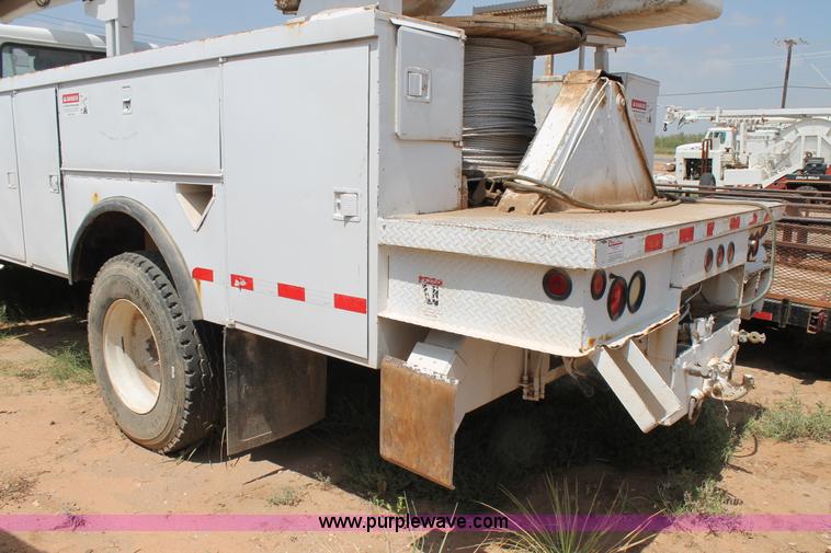image for item L4305 2000 International 4800 bucket truck