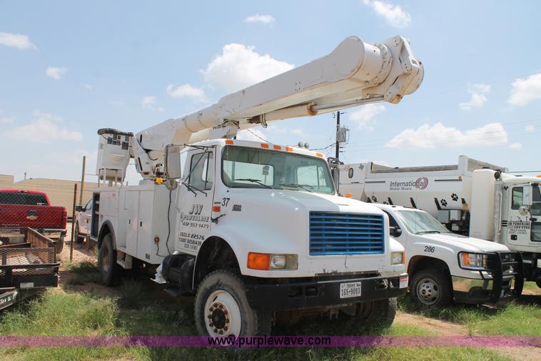 image for item L4305 2000 International 4800 bucket truck