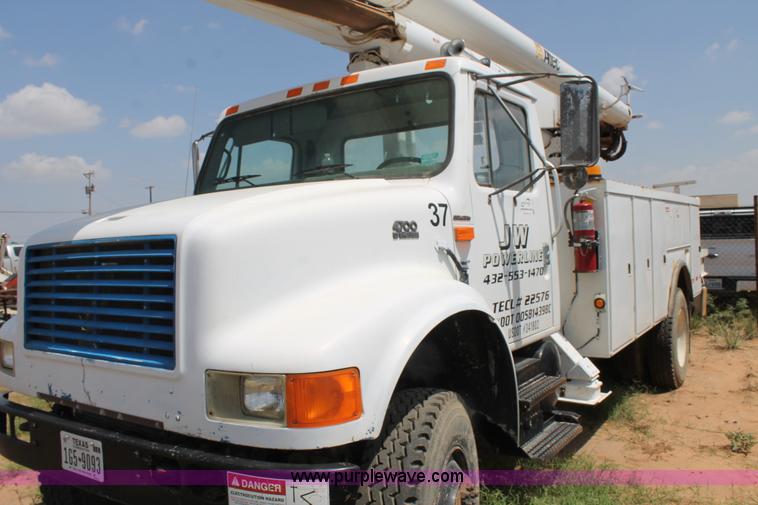 image for item L4305 2000 International 4800 bucket truck