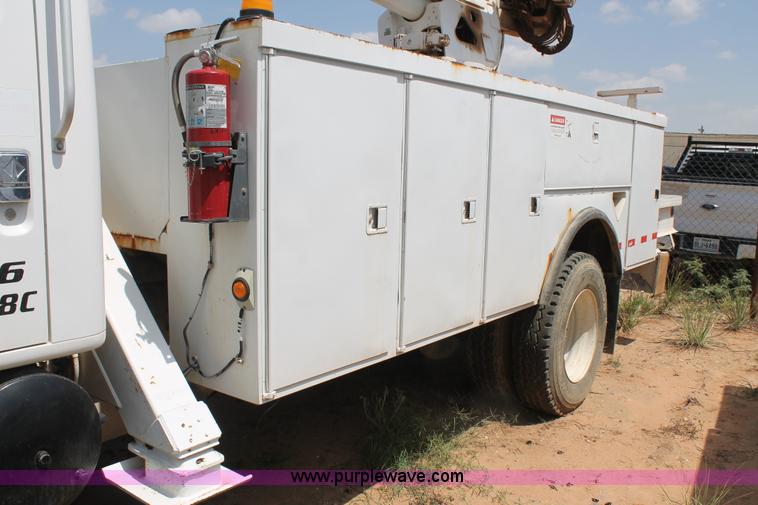 image for item L4305 2000 International 4800 bucket truck