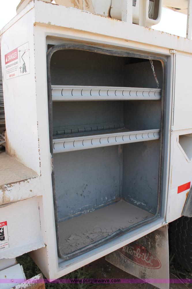 image for item L4305 2000 International 4800 bucket truck