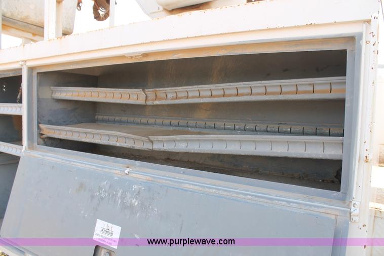 image for item L4305 2000 International 4800 bucket truck